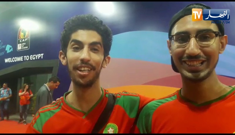 مغاربة يشجعون المنتخب الجزائري ويتمنون له التوفيق