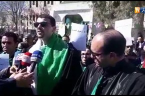 أصحاب الجبة السوداء لولاية تبسة وقسنطينة في وقفة إحتجاجية طلبا للتغيير