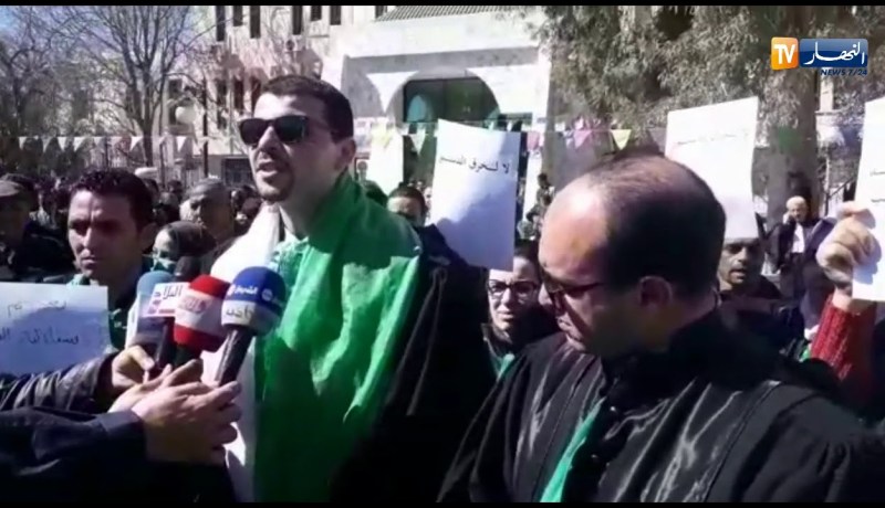 أصحاب الجبة السوداء لولاية تبسة وقسنطينة في وقفة إحتجاجية طلبا للتغيير