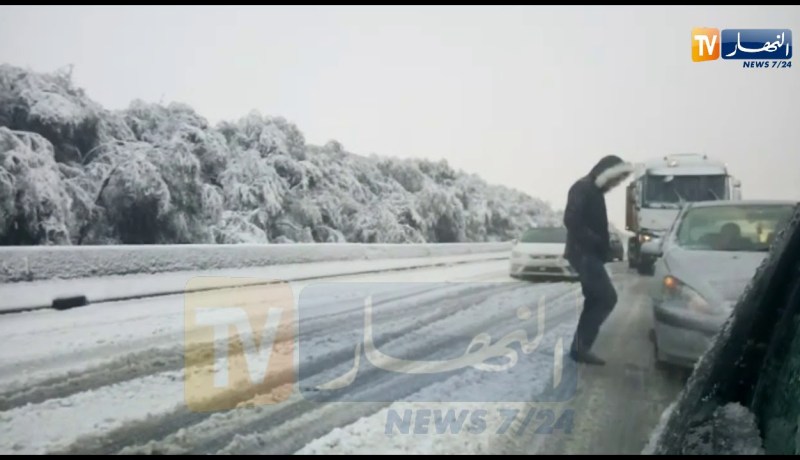 مشاهد لكميات الثلوج المتساقطة بالبويرة