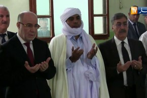 غرداية/ شيخ زاوية الهدى والضياء يدعو للجزائر وشعبها أثناء زيارة وزير الشؤون الدينية