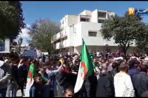 مسيرة_سلمية بقالمة رافعين شعار.. “غاضبون.. لـ..بن صالح..رافضون”