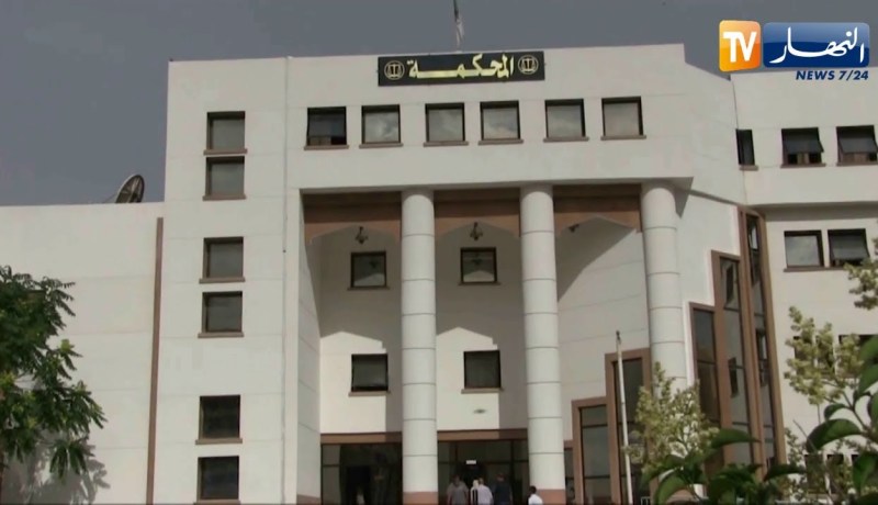 سطيف: توقيـ.ـف 08 أشخاص بتهمـ.ـة الإشادة بالأعمال الإرهابيـ.ـة لحركة رشـ.ـاد