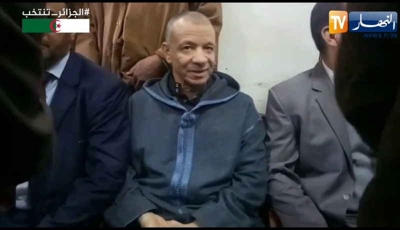 شاهد “بن قرينة” في قاعة المكتبة الرئيسية من أجل التجمع الشعبي بالبيض