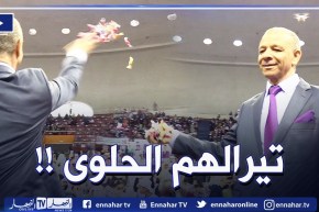 بن قرينة يدخل التجمع على طريقة نجوم هوليوود🍬🍬 ويصنع الحدث بتوزيعه الحلوى
