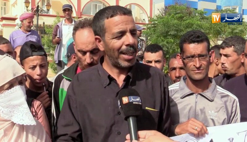 تيارت/ العشرات من المواطنين يحتجون رفضا لقائمة 180 سكن بمهدية