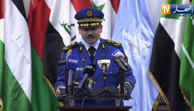 مراقب الشرطة بوبكر بواحمد يلقي كلمة للأمين العام لمجلس الوزراء الداخلية العرب بن علي كومان