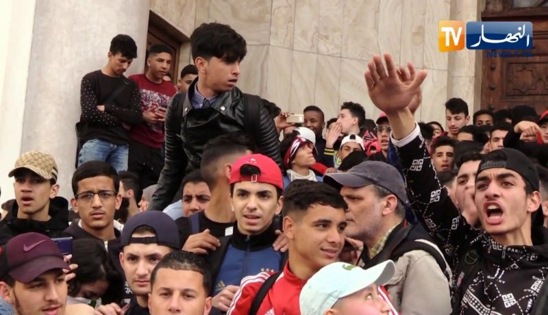 تربية: نقابات التربية في إضراب لأسباب سياسية.. تلاميذ يجوبون الشوارع !!