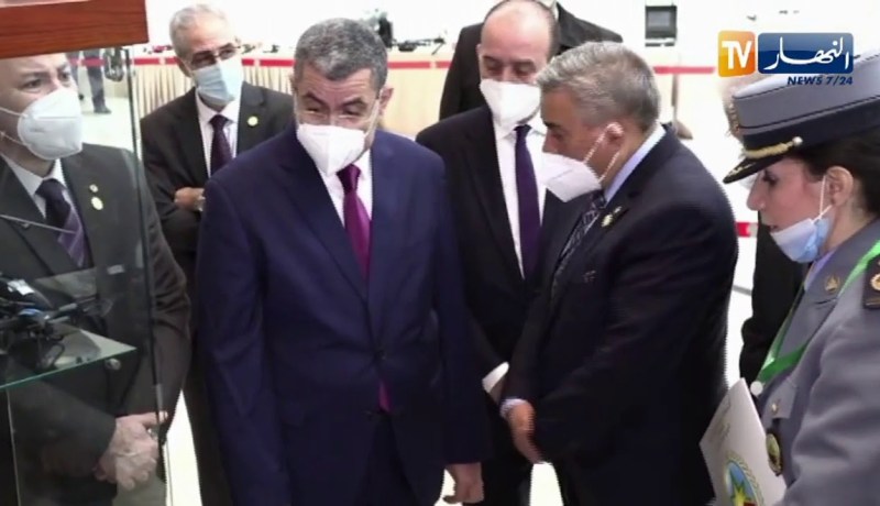 الوزير الأول يؤكد على ضرورة مضاعفة الجهود لمحاربة تهريب الأثار والمخطوطات