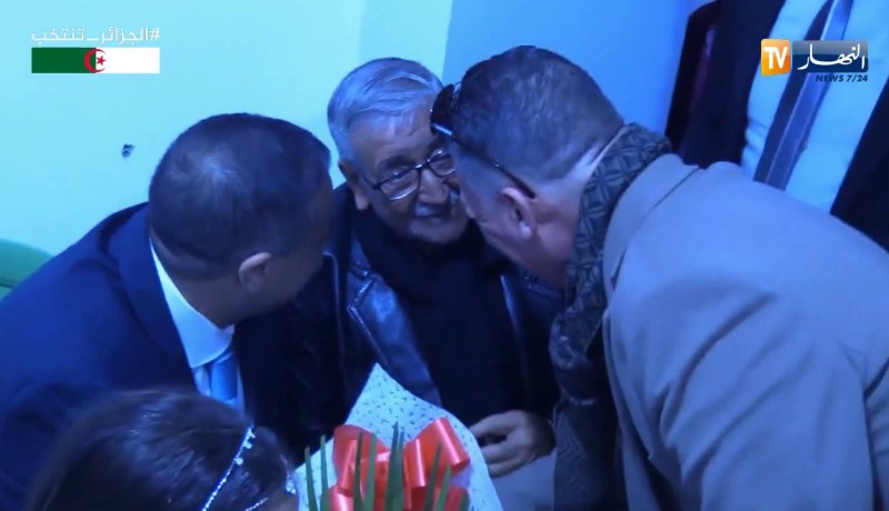 وهران/ المترشح للرئاسيات “بلعيد” يُستقبل بالألعاب النارية ويلتقي بالمثثل “حزيم”