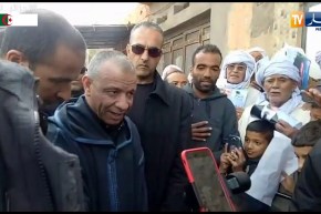 سكان البيض يستقبلون بن قرينة بالخيالة والبارود