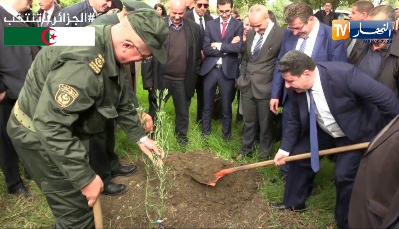 تيزي وزو: وزير الفلاحة في زيارة عمل وتفقد لعديد المستثمرات الفلاحية بتادمايت