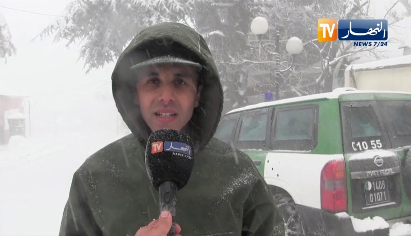 البليدة: ثلوج تشل حركة الطرقات والجيش يتدخل لفك العزلة بالشريعة