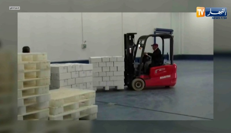 الوادي: الشروع في عملية تصدير 33 طن من التمور نحو ماليزيا