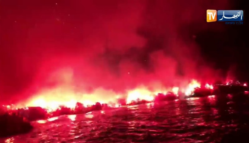 كراكاج عالمي لأنصار مولودية الجزائر احتفالا بعيدها 97 لتأسيس الفريق