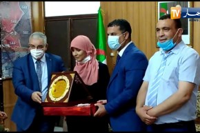 الوادي: السلطات المدنية الامنية والثورية تكرم ” رحمة عون” المتحصلة على المرتبة الثانية في البكالوريا