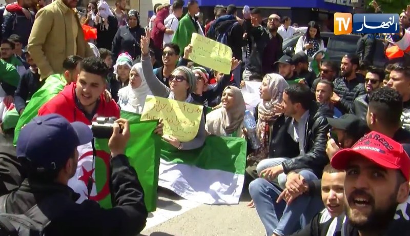 قسنطينة: طلبة الجامعة في مسيرة سلمية دعما لزملائهم من العاصمة