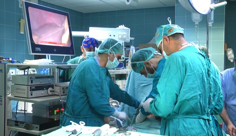 أول عملية ناجحة في جراحة الكتف بالمنظار في الجنوب