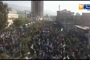 شاهد كيف حي المتظاهرون بالبليدة قناة النهار.. يعطيكم الصحة