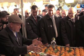 وزير الفلاحة يستمع لشكاوي فلاح ويخاطبه..”أغرس الشجر وخاطيك الباقي”