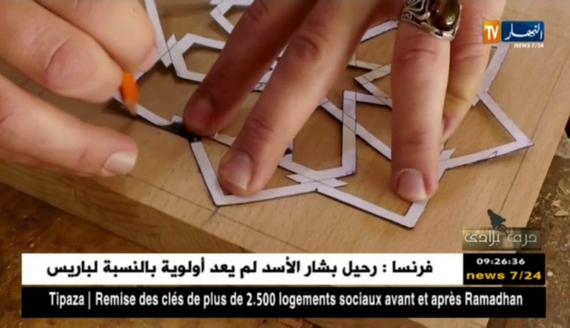 حرف بلادي: النقش على الخشب..فن يحمل عبق التاريخ