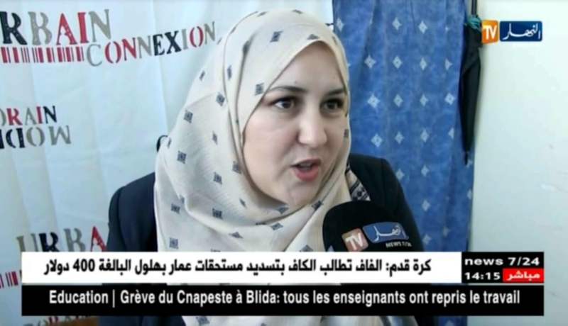 نساء ينتظرن يومهن العالمي الثامن مارس لعرض إبداعاتهن اليدوية