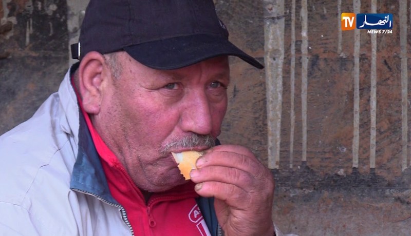 الحراسة في ورشات البناء وجه آخر للمعاناة زادتها برودة الطقس