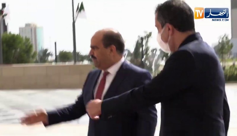 بداية توافد الوزراء والمسؤولين على المسجد الأعظم ترقبا لزيارة رئيس الجمهورية