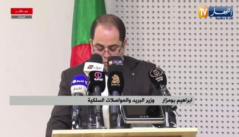 وزيرا البريد والتعليم يكرمان الطلبة المتفوقين في قطاع الإتصالات