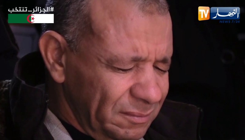 بن قرينة يجهش بالبكاء بعد سماعه للقرآن