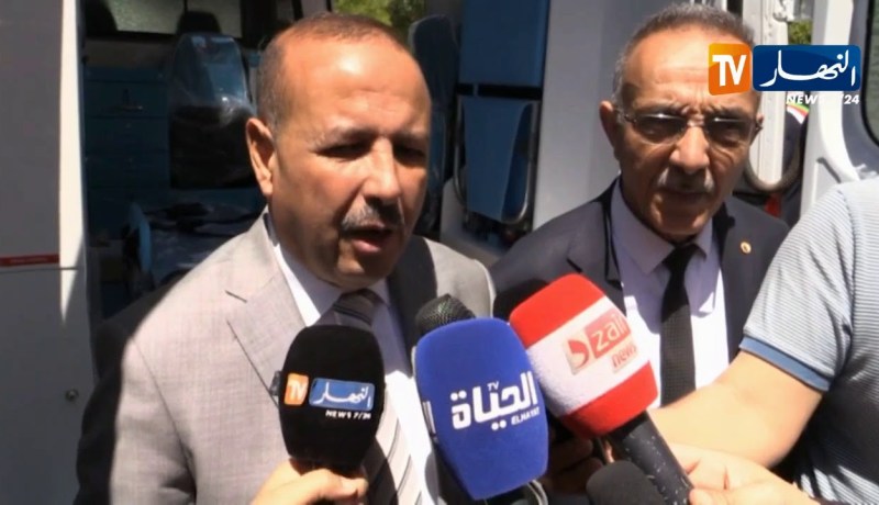 باتنة: توزيع 12 سيارة إسعاف مجهزة طبية على البلديات النائية