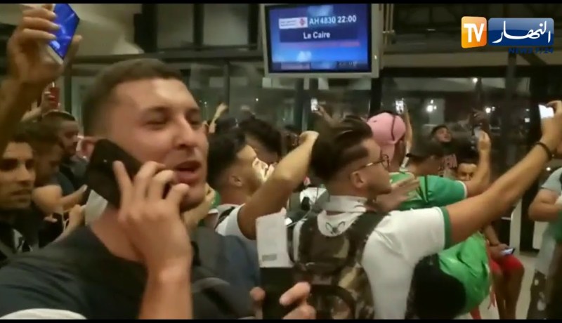 تواصل الرحلات الجوية من مطار هواري بومدين لنقل المناصرين إلى مصر