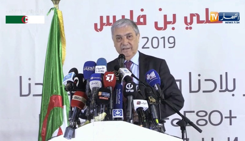 بن فليس: “أعد بحرية المبادرة في الإقتصاد والإستثمار الفلاحي”