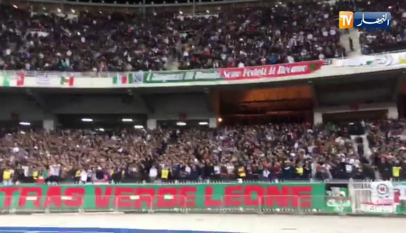 الشناوة كعادتهم يصنعون الفرجة في المدرجات