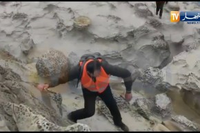 سكان تيقزيرت في بحث متواصل ومكثف على الحراقة المفقود في عرض البحر