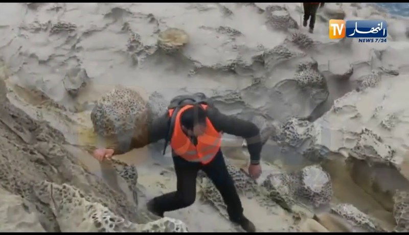 سكان تيقزيرت في بحث متواصل ومكثف على الحراقة المفقود في عرض البحر