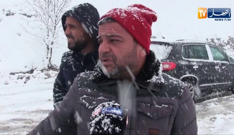 سطيف: الثلوج تغلق الطريق الوطني رقم 75 وتعزل السكان في العديد من المناطق