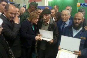 وزيرة التضامن تشرف على توزيع سكنات على عائلتي شهيدي تحطم الطائرة العسكرية بعنابة