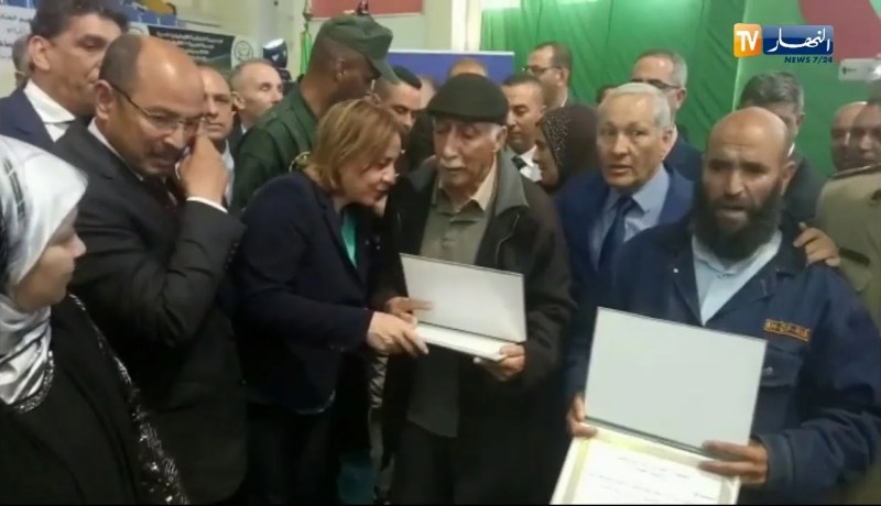 وزيرة التضامن تشرف على توزيع سكنات على عائلتي شهيدي تحطم الطائرة العسكرية بعنابة