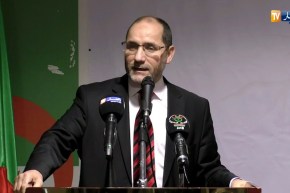 عبد الرزاق مقري يتغنى بزوجته بمناسبة عيد المرأة