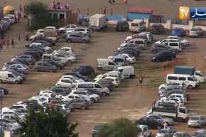 بجاية : توافد كبير للمصطافين بـ تيشي الساحلية