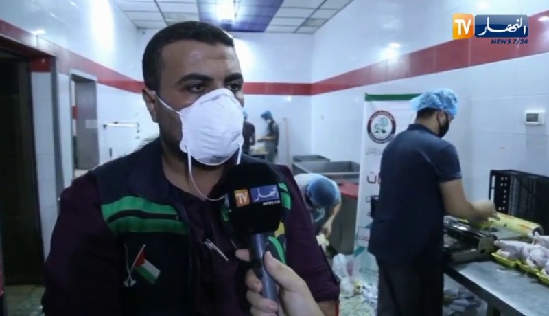 بدعم جزائري ..توزيع لحوم بيضاء على المئات من الأسر المتضررة من وباء كورونا