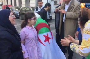 شاهد..الحاجة تحمّس الشباب بـ “البالي”…”كنستهم ڨاع”