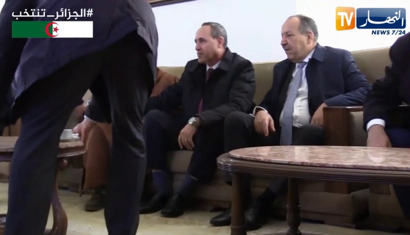 والد ميهوبي لأحد مرافقي إبنه ..”تشرب القهوة وحدك أنت حنا مانشربوش !!؟ “