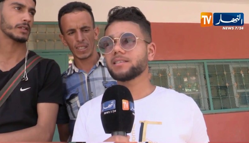 البيض: المترشحون الأحرار يشتكون من نقص أوراق الإجابة وصعوبة مواد الفيزياء