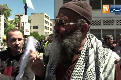 عمال الجزائر.. يدعمون الحراك ويقرأون “الفاتحة” على النظام