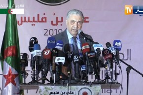 بن فليس : ” ماني طامع لا في كرسي لا في أراضي ..خاطيني”