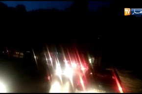 سكان شملال بتيزي وزو يغلقون الطريق الوطني رقم 12 مطالبين بإطلاق سراح شابين