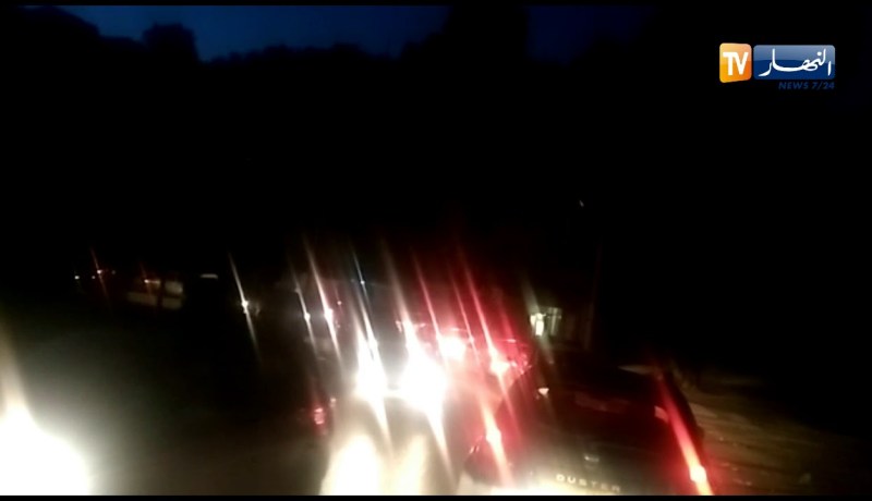 سكان شملال بتيزي وزو يغلقون الطريق الوطني رقم 12 مطالبين بإطلاق سراح شابين