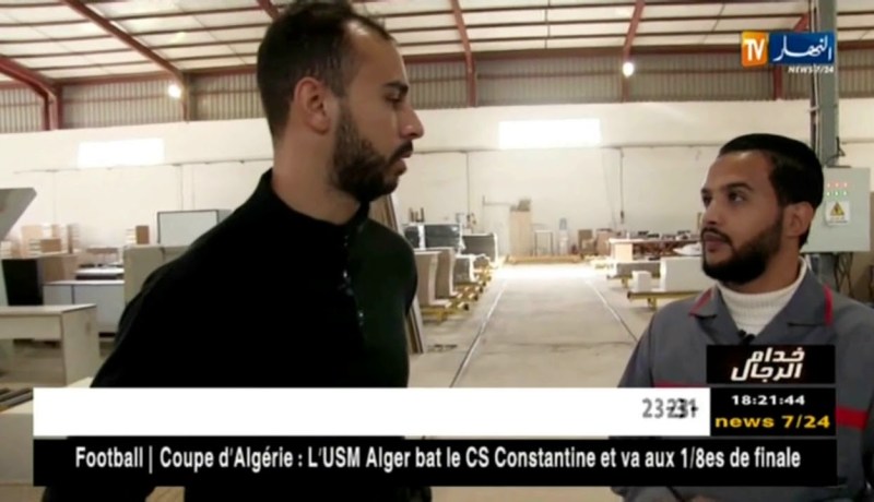 خدام الرجال..صناعة غرف النوم والمطابخ بطريقة عصرية